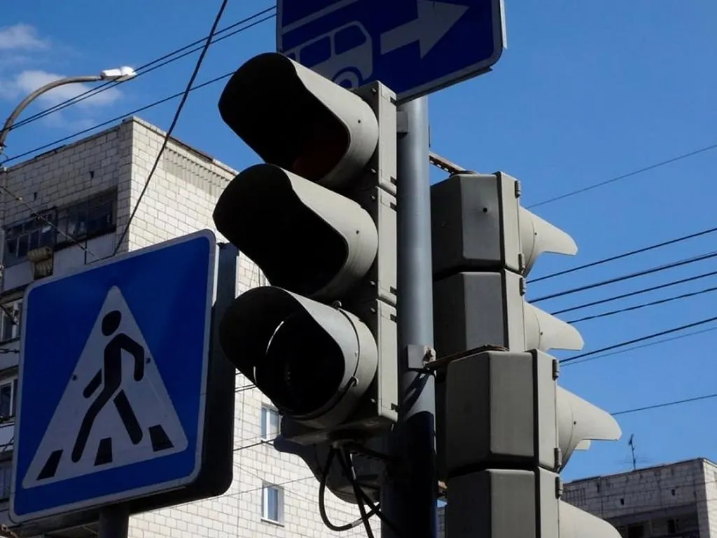 На перекрёстке проспекта Ленина и улицы Рубцовского в Барнауле произошло ДТП — движение на участке затруднено.