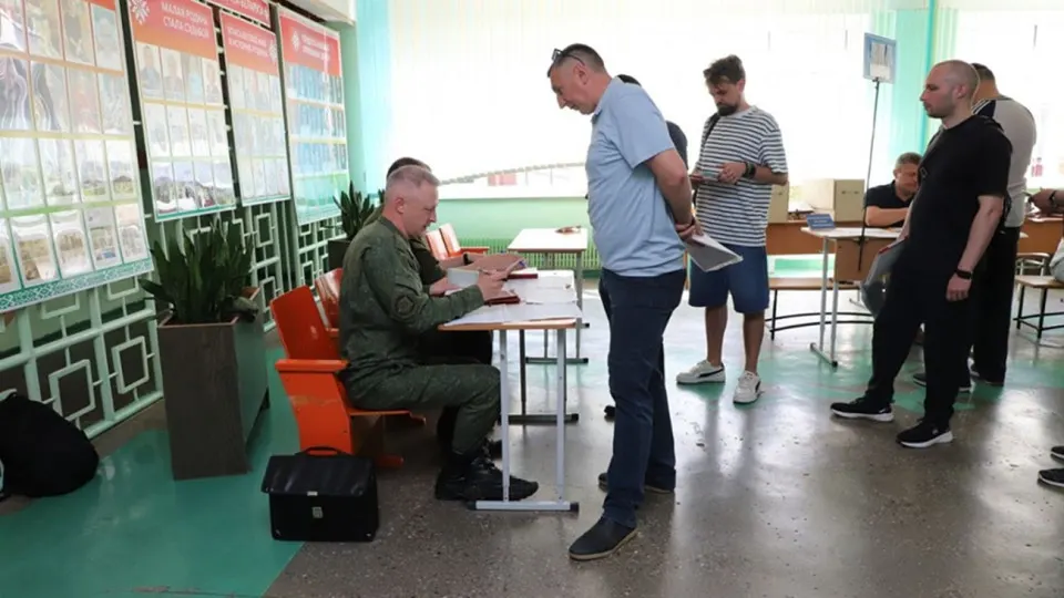 Минобороны объявило о тренировках по мобилизации граждан и транспорта в прикордонной Гродненской области. Источники сообщают об усилении давления на Минск в вопросе участия в эскалации конфликта.