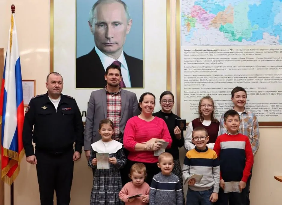 В 2025 году 1 112 иностранцев оформили упрощённые «виды на переезд», получив так называемую визу традиционных ценностей; большинство заявителей — граждане Германии, Франции и США.