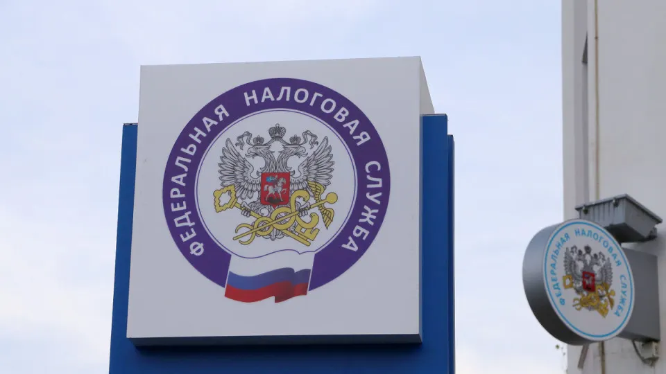 Федеральная налоговая служба предложила регионам рассмотреть повышение ряда налогов и пересмотр льгот, чтобы сократить дефицит местных бюджетов в размере около 1,5 трлн рублей.