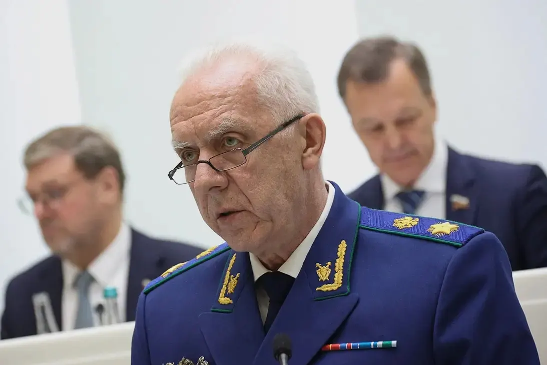 Совет ЕС включил в санкционный список 15 физических лиц и одну компанию, обвинив их в преследовании и причастности к гибели Алексея Навального. Санкции предполагают заморозку активов в ЕС и запрет на экономические связи.