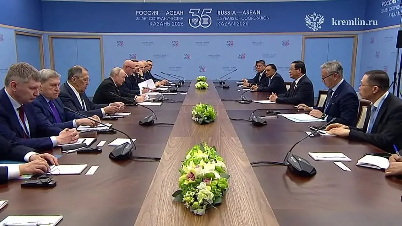Во время встреч на саммите Президент обсудил расширение сотрудничества и поблагодарил партнеров за поздравления и подарки. Министр иностранных дел Сергей Лавров предупредил о продолжении массированных ударов по объектам ВСУ.