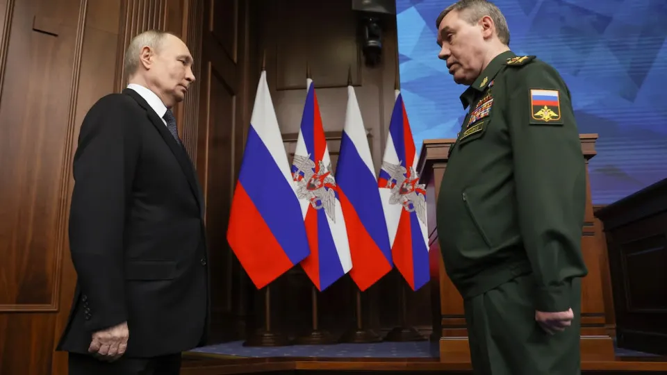 В мае российские войска совершили рекордное число штурмов — около 7 тысяч, однако армия второй месяц подряд теряет территории; аналитики связывают это с изменениями на поле боя и проблемами в обеспечении.