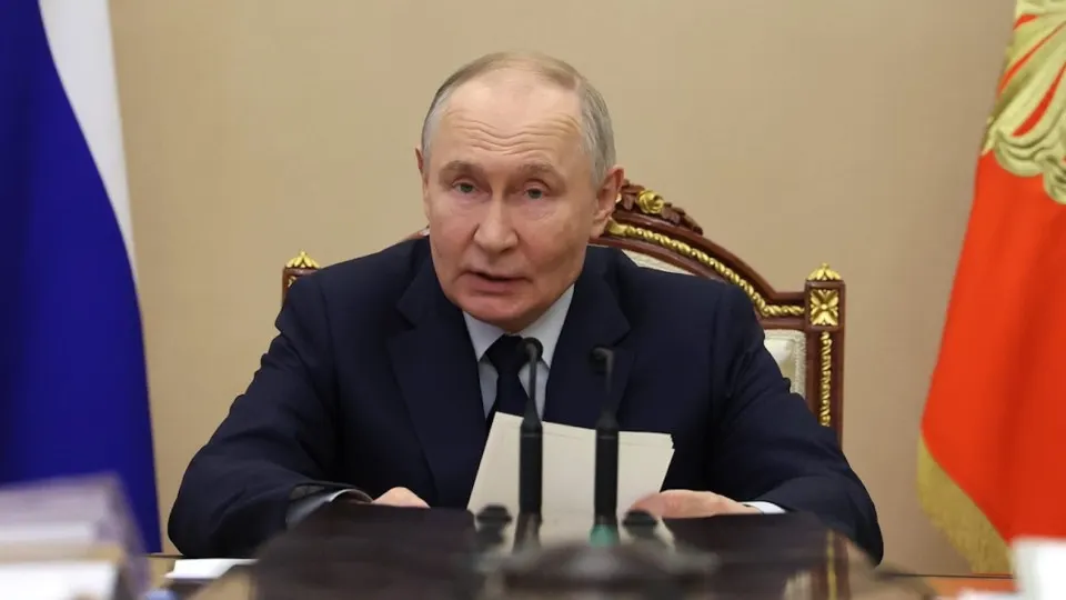 Инвестиции в России сократились сильнее всего с 2009 года — падение в первом квартале составило около 14,3%. Власти называют причины и называют меры поддержки, но бюджетные возможности ограничены.