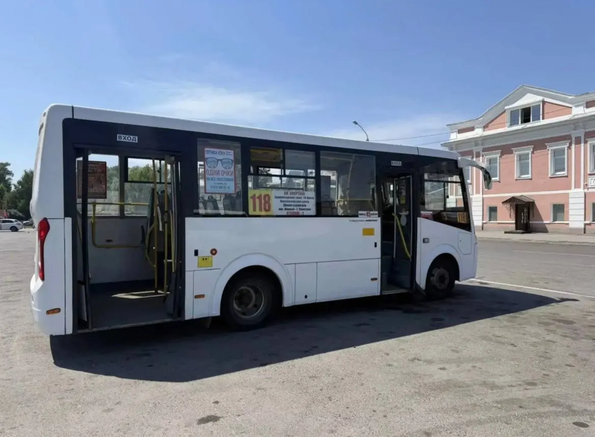 Комитет по дорожному хозяйству и транспорту провел проверку автобусов и троллейбусов на конечных остановках Барнаула, выявил нарушения и направил перевозчикам претензии.