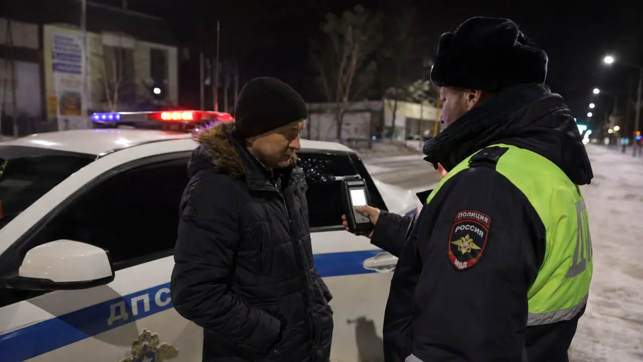 В Алтайском крае водителю такси назначили штрафы по двум протоколам и лишили прав на 1 год 8 месяцев за отказ от медицинского освидетельствования.
