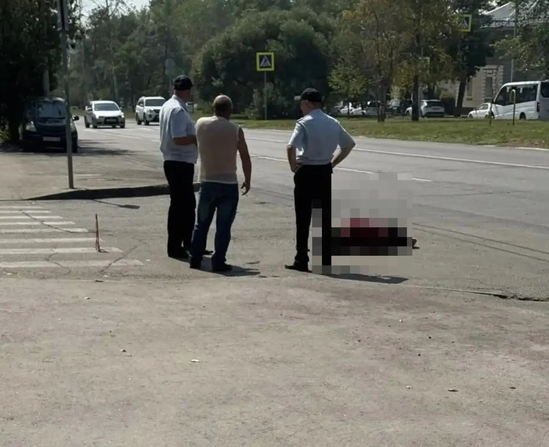 По информации ГИБДД, ДТП произошло утром на проспекте Ленина возле дома №150; пострадавший доставлен в больницу, полиция проводит проверку.