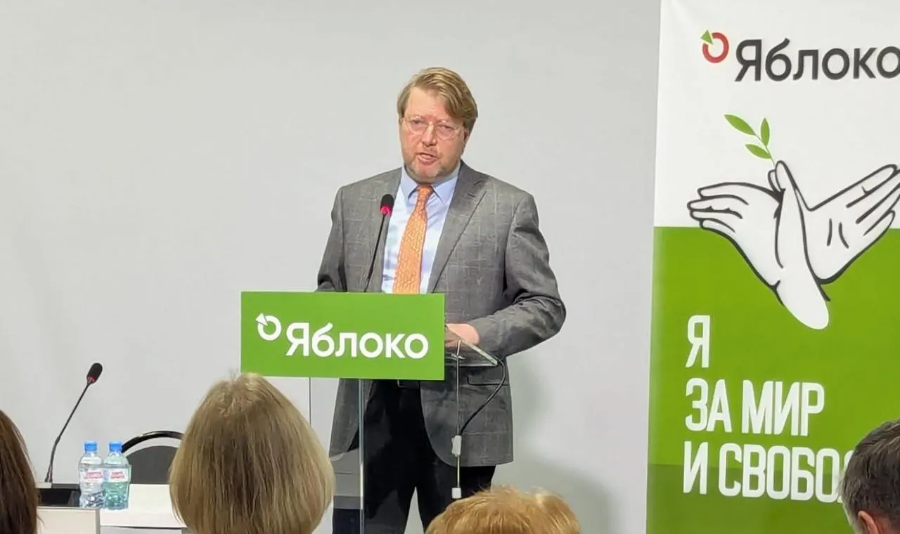 Верховный суд оставил в силе решение о штрафе Николаю Рыбакову по статье о «демонстрации экстремистской символики». Штраф связан с публикацией с фотографией Алексея Навального; партия намерена обжаловать решение в Конституционном суде.