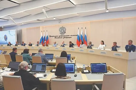 Если из партийного списка выбывает четверть кандидатов, партия снимается с выборов. ЦИК готовит проект постановления, в рамках которого могут быть вычеркнуты несколько кандидатов «Яблока»; проверкам и штрафам подвергаются десятки активистов и членов партии.