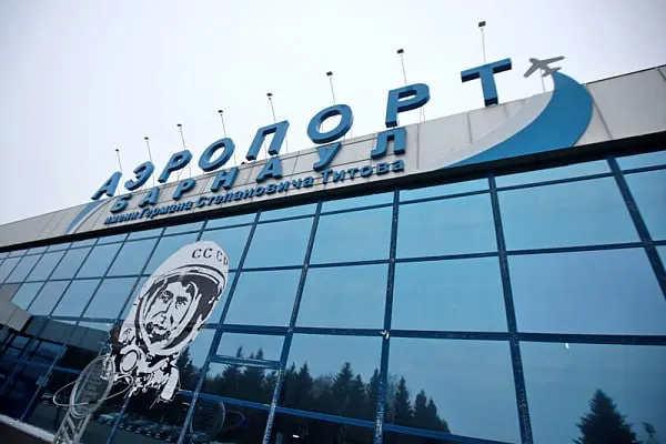 Губернатор сообщил, что запуск терминала удвоит пассажирские мощности аэропорта и создаст условия для обсуждения прямых рейсов в деловые и туристические города Казахстана; сроки строительства объекта несколько раз переносились.