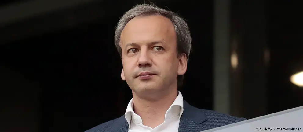 Включённый в 21-й пакет санкций ЕС Аркадий Дворкович заявил о намерении оспорить меры в суде и временно сложил полномочия президента Международной шахматной федерации.