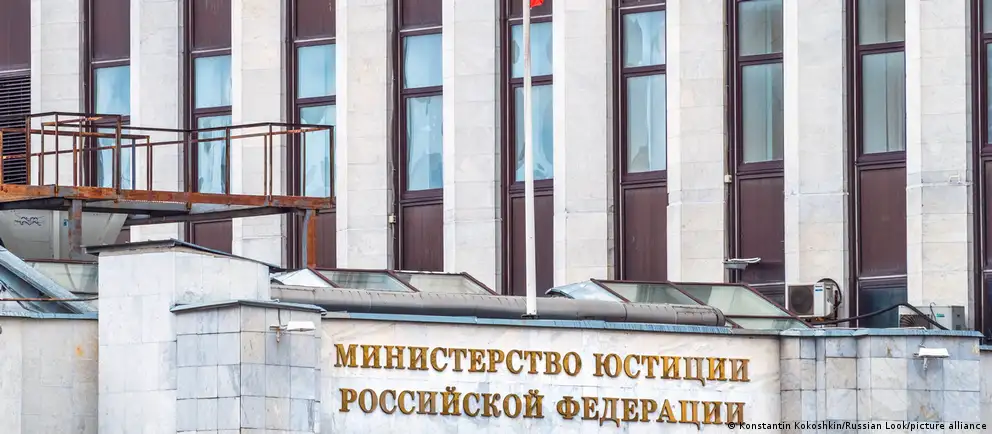 В список, обновлённый 17 июля, попали Либертарианская партия России, писатель Дмитрий Петров, журналист Александр Поливанов и пермский медиапроект «Четвертый сектор».