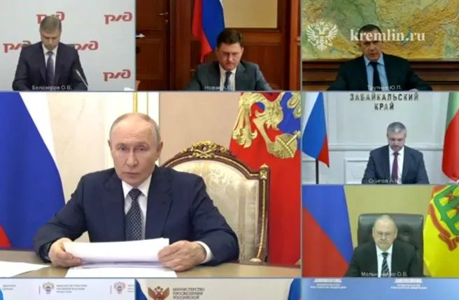 На совещании с правительством обсуждали обеспечение топливом госорганов и граждан: предложены мини‑НПЗ, расширение импорта и меры по поддержке малого и среднего производства нефтепродуктов.
