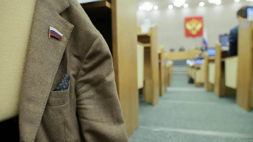 Правительство поддержало законопроект об отмене ответственности за отсутствие или несвоевременную подачу деклараций региональными депутатами. Поправки требуют доработки — ведомства указали на пробелы в регулировании декларирования при назначениях на госдолжности.