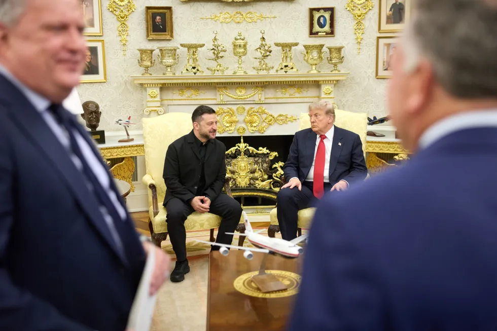 Встреча Владимира Зеленского с Дональдом Трампом в Белом доме завершилась позитивно: обсуждались лицензия на производство ракет Patriot, просьба о экстренной поставке боеприпасов и дальнейшие шаги по поддержке Украины.