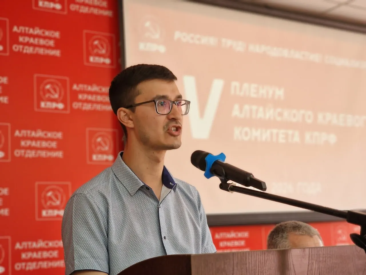 Следственный комитет не разрешил выезд Андрею Чернобаю — против него и ещё трёх человек возбуждены уголовные дела о мошенничестве перед выборами.