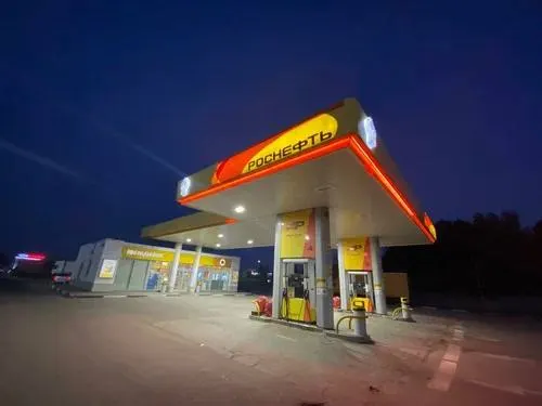 Поставщики подняли объёмы поставок бензина и дизеля до 40%. Региональные власти контролируют ситуацию, вводят приоритетную заправку экстренных служб и обеспечивают поставки для сельского хозяйства.