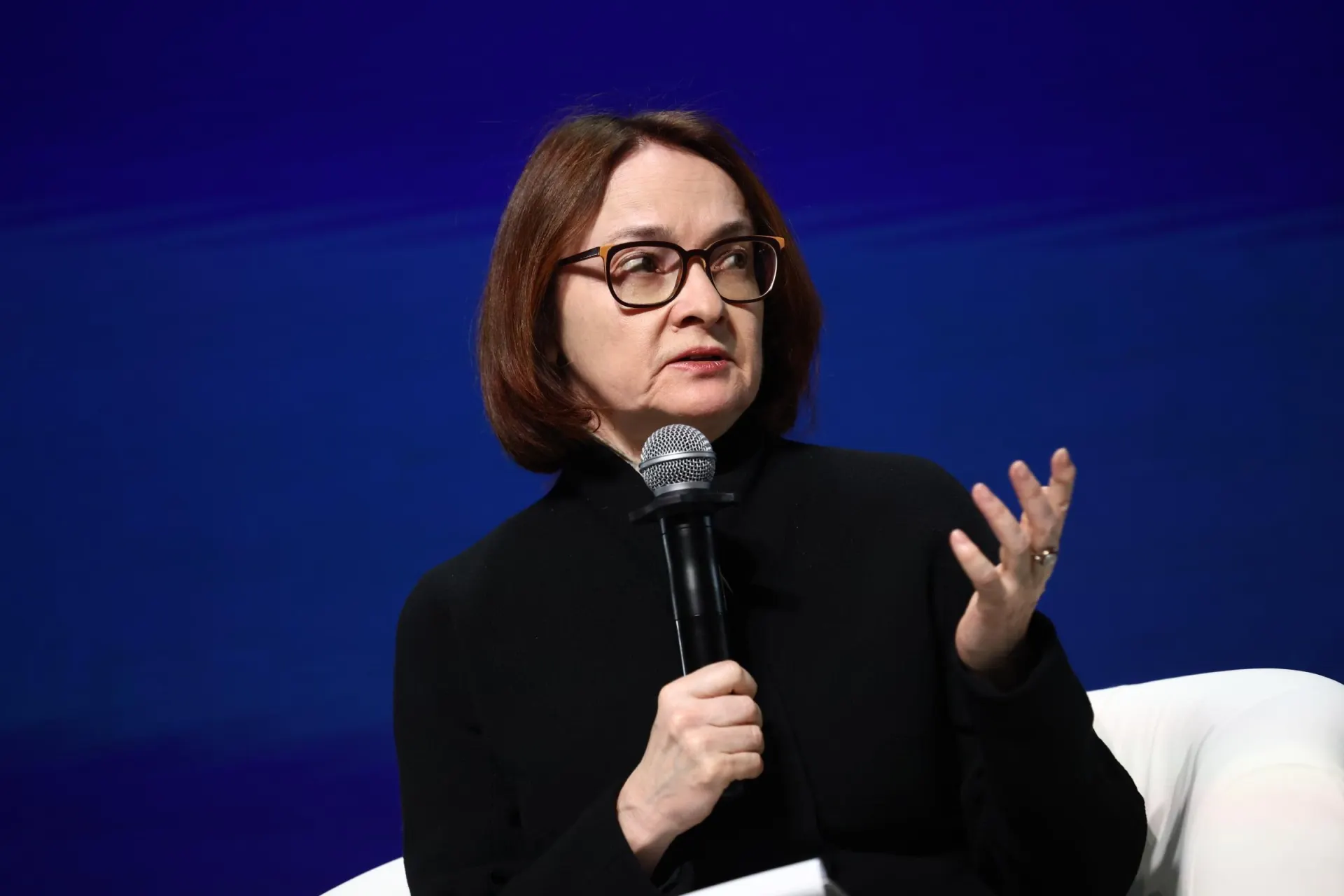Глава Центробанка предупредила о рисках преждевременного снижения ключевой ставки и рассказала, к чему это может привести для инфляции и финансовой стабильности.
