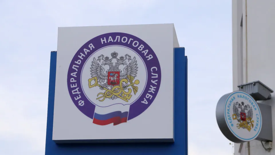 Федеральная налоговая служба начала массовые запросы к гражданам, совершающим дорогие покупки при отсутствии задекларированных доходов — поводом стали рост безналичных «серых» расчетов и увеличение объема наличности в обращении.
