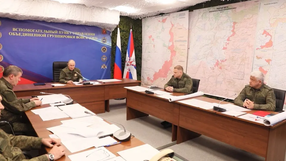 На совещании с военными президент потребовал выяснить степень участия зарубежных «подстрекателей» в реальных боевых действиях и заявил о необходимости продолжения массированных ударов по инфраструктуре Украины.