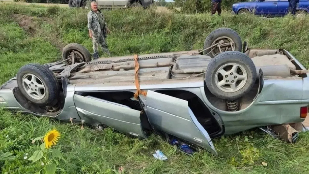 После ДТП в Мамонтовском районе спасатели эвакуировали автомобиль; пострадавших нет.