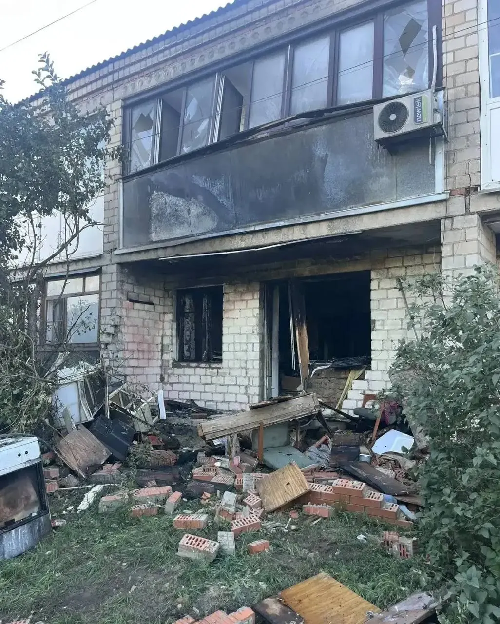 13 августа в Славгороде произошёл хлопок газовоздушной смеси, после которого начался пожар; пострадала 92-летняя хозяйка квартиры.