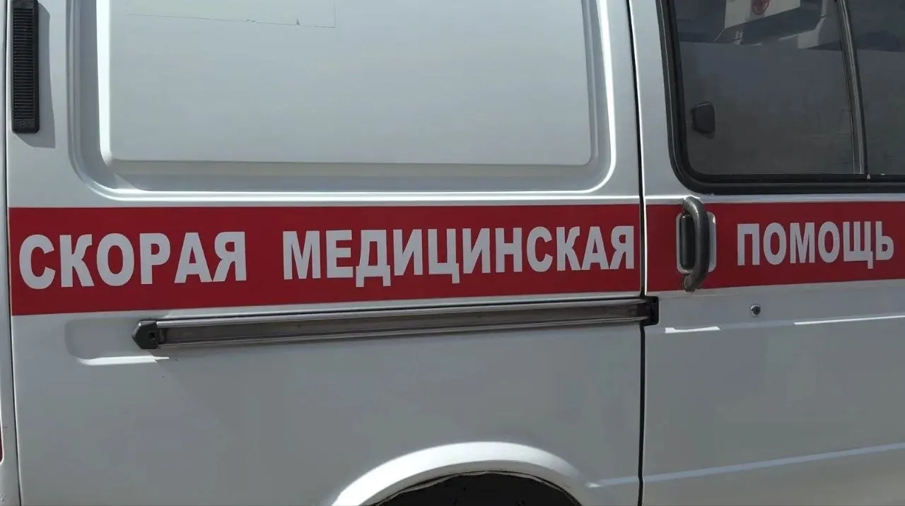 На пути к пятилетней девочке в детском саду скорой помощи произошло ДТП: фельдшер пострадал, пациентов в машине не было; девочке оказали помощь, угрозы для жизни нет.