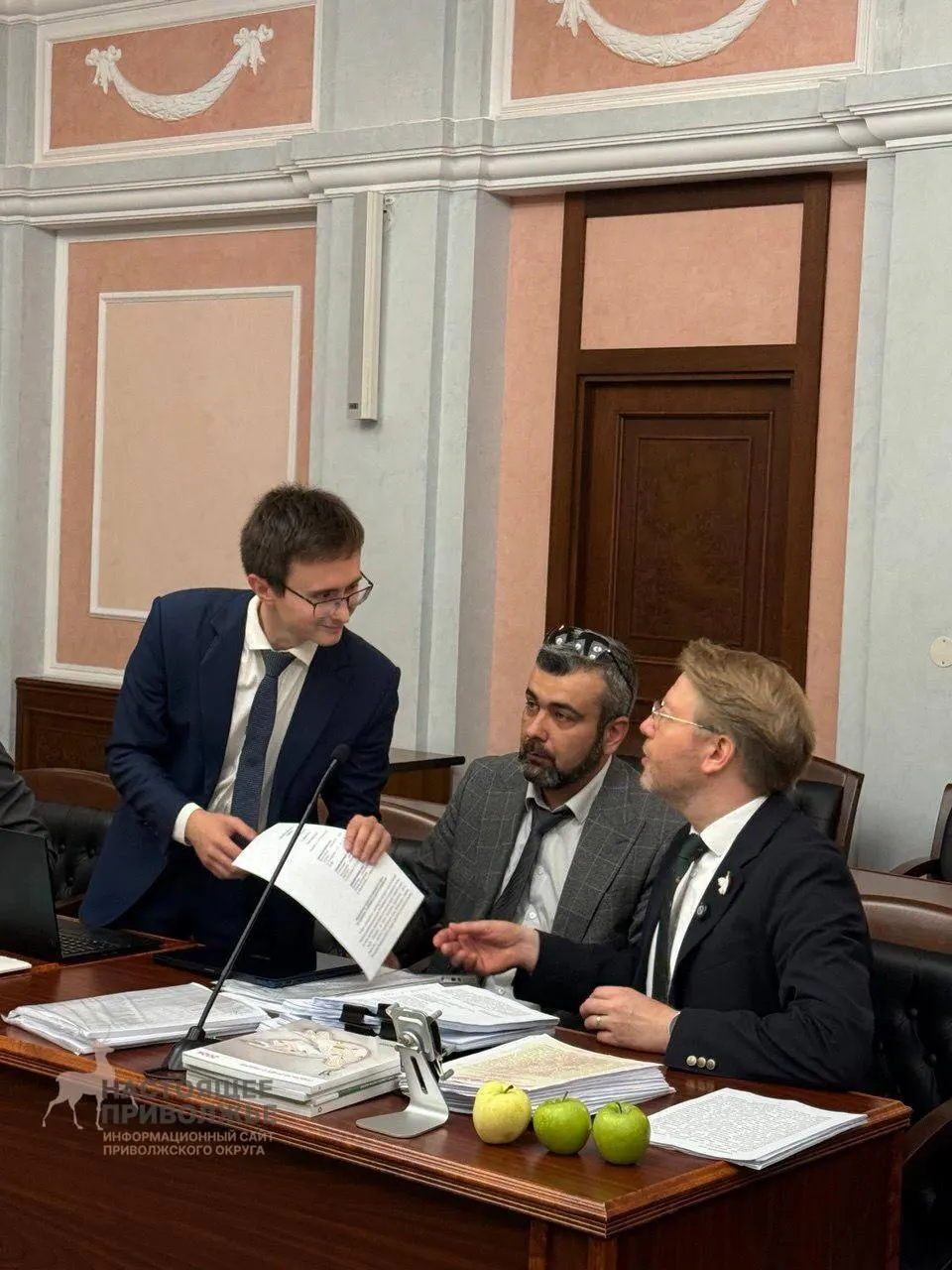 Суд назвал основания для снятия: нарушение авторских прав и иностранное финансирование кампании; обвинения в экстремизме не рассматривались.