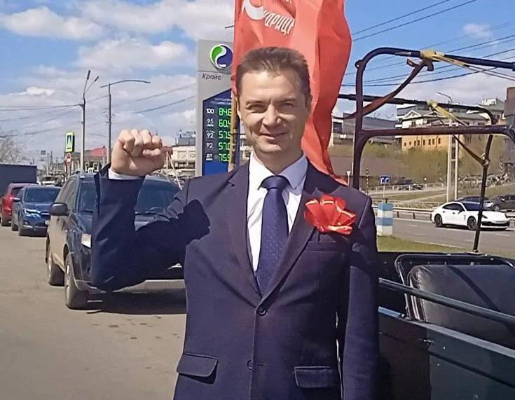 Депутат Законодательного собрания Иркутской области Анатолий Обухов уехал на войну в Украине на фоне расследования по возмещению затрат на авиаперелёты. Следствие считает, что он занялся переплатами и забрал разницу.