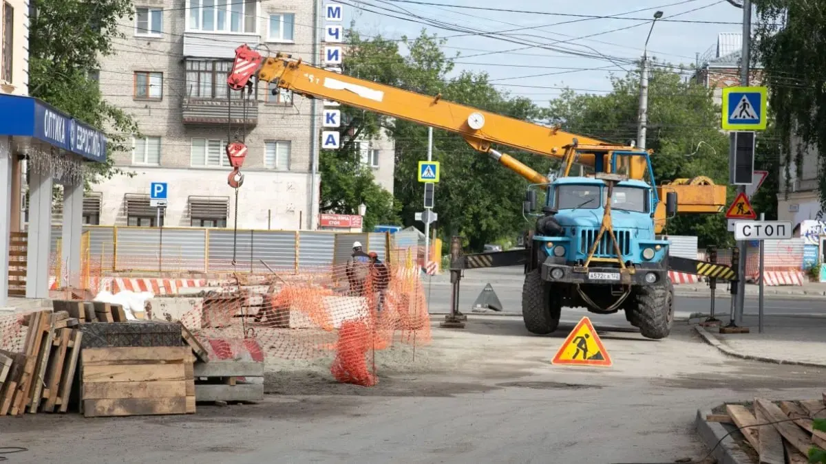 С 18 мая по 10 августа в Барнауле проверили 1 726 км теплосетей. Специалисты выявили 776 повреждений — на 13% меньше, чем за аналогичный период прошлого года. К 14 августа устранено 560 повреждений, ещё 22 порыва мешают подать горячую воду в 100 многоквартирных домов.