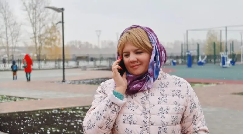Бийский городской суд признал бывшего заместителя начальника отдела экологического надзора Росприроднадзора Ирину Скобкову виновной в получении взятки в крупном размере. Ей назначили семь лет колонии общего режима, штраф 6 млн рублей и запрет на работу на государственных должностях в течение пяти лет; отбывание срока отсрочили до достижения её ребенком 14 лет. Приговор пока не вступил в силу.