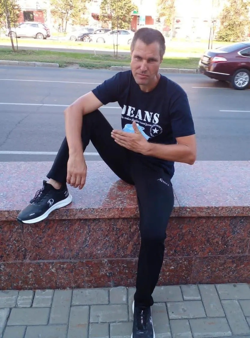 46-летний Сергей Свиридов, осужденный за подготовку поджога военного объекта, умер 12 июня. За две недели до смерти он был освобождён после диагноза злокачественного новообразования.