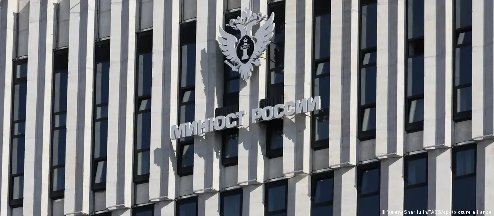 Реестр нежелательных организаций пополнился новыми субъектами: зарубежный фонд защиты прав человека и антивоенные сообщества, а также другие организации, попавшие под действия закона.