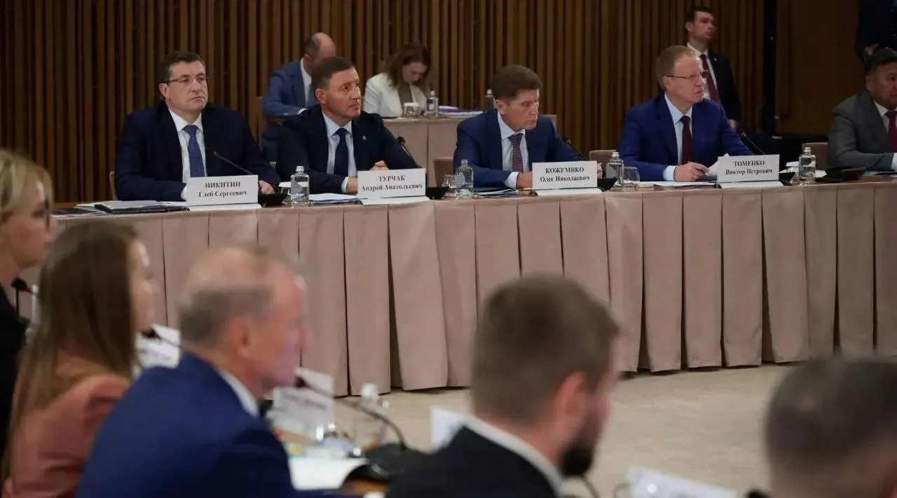 На совещании в Алтайском крае обсудили развитие туризма и ключевые инфраструктурные проекты региона, а также итоги инвестпрограмм в отрасли гостеприимства.