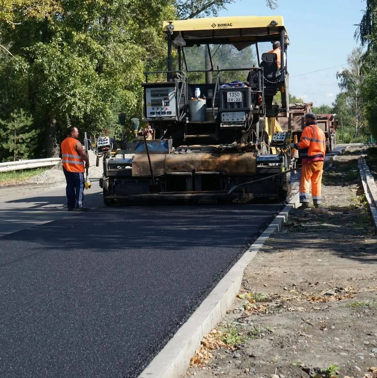 К концу 2025 года 39% дорог региона соответствовали нормативам; плотность твердых дорог — 195 км на тысячу км².
