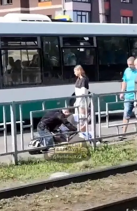 2 августа пожилая женщина была сбита на нерегулируемом пешеходном переходе на улице Антона Петрова. Пострадавшую госпитализировали, по факту ДТП идёт проверка полиции.