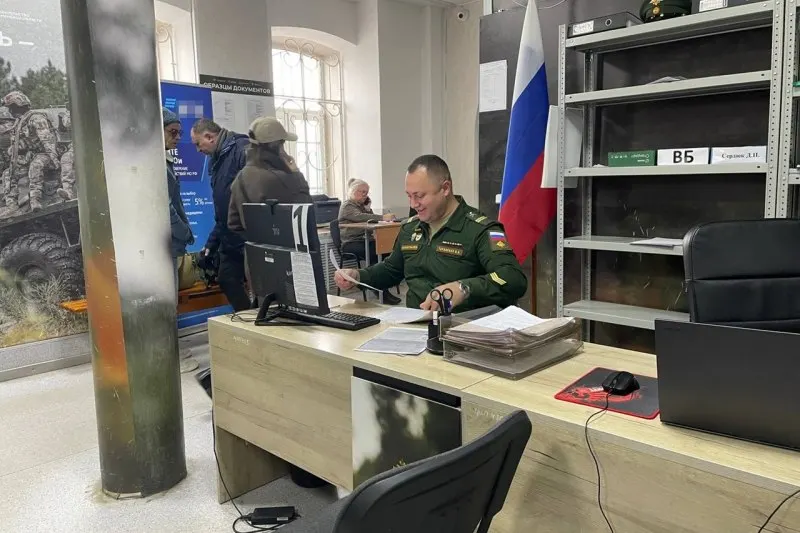 Официальные лица заявили, что массовой мобилизации не планируется; слухи продолжают циркулировать и создают психологическое давление.