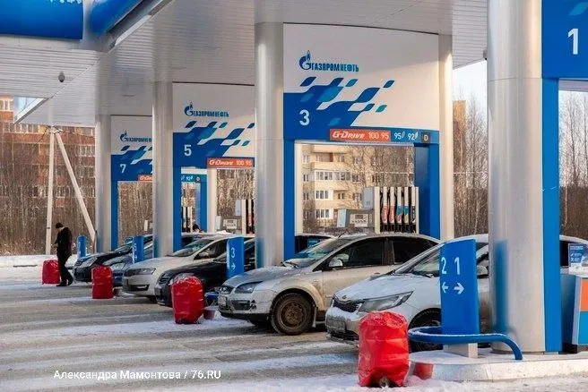 Компания заявила, что покупку топлива можно осуществлять в любом объёме, а расчёт после заправки доступен; ограничения сняты в столице, области и девяти регионах России.