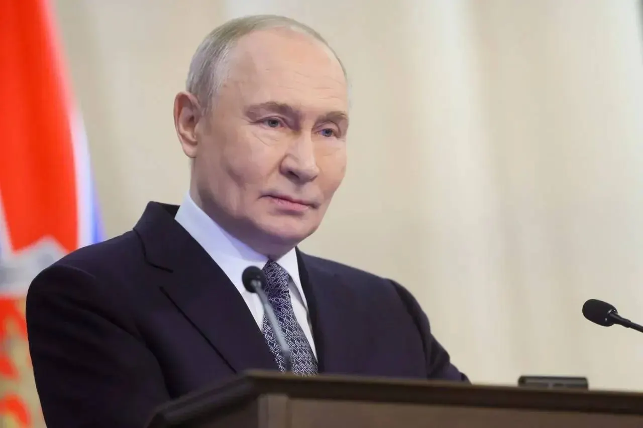 Президент поблагодарил десантников за мужество и подчеркнул их вклад в обороноспособность и национальную безопасность страны.