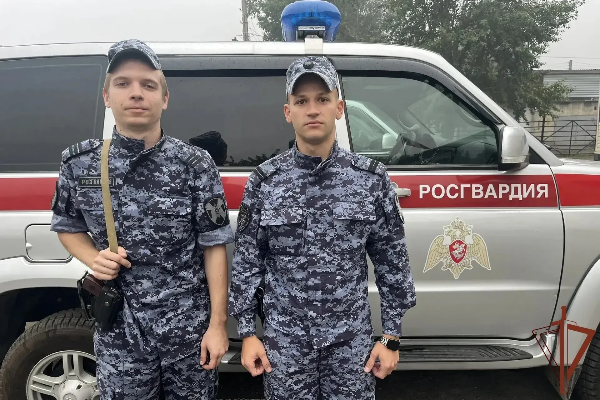 Девочки найдены на детской площадке спустя полчаса после ориентировки; переданы матерям. Полиция проводит дальнейшее разбирательство.