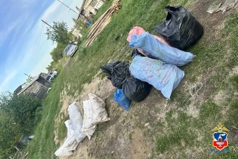 На ферме в Бийском районе выявлено около 30 кг конопли; найдены 14 мешков растений и ещё 330 г сухого сырья, возбуждено уголовное дело.