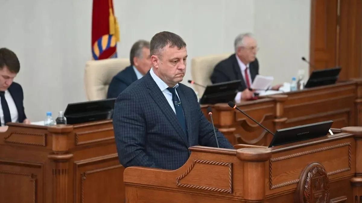 Ходатайство об отправке на службу удовлетворено; производство по делу временно приостановлено и возвращалось между судами.