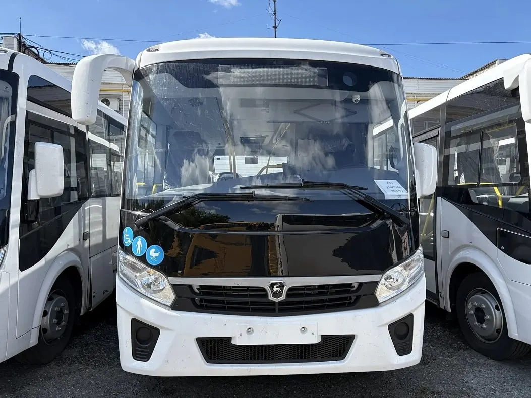 В Барнауле поступили семь новых автобусов среднего класса VECTOR NEXT. Всего закуплено 31 автобус; обновление парка финансируется за счет федерального, краевого и городского бюджетов.