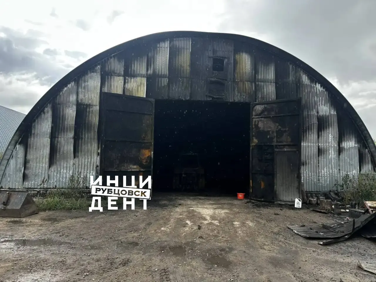 Пожар в частном доме в селе Новошипуново ликвидирован; погибших и пострадавших нет; площадь возгорания около 60 кв.м.