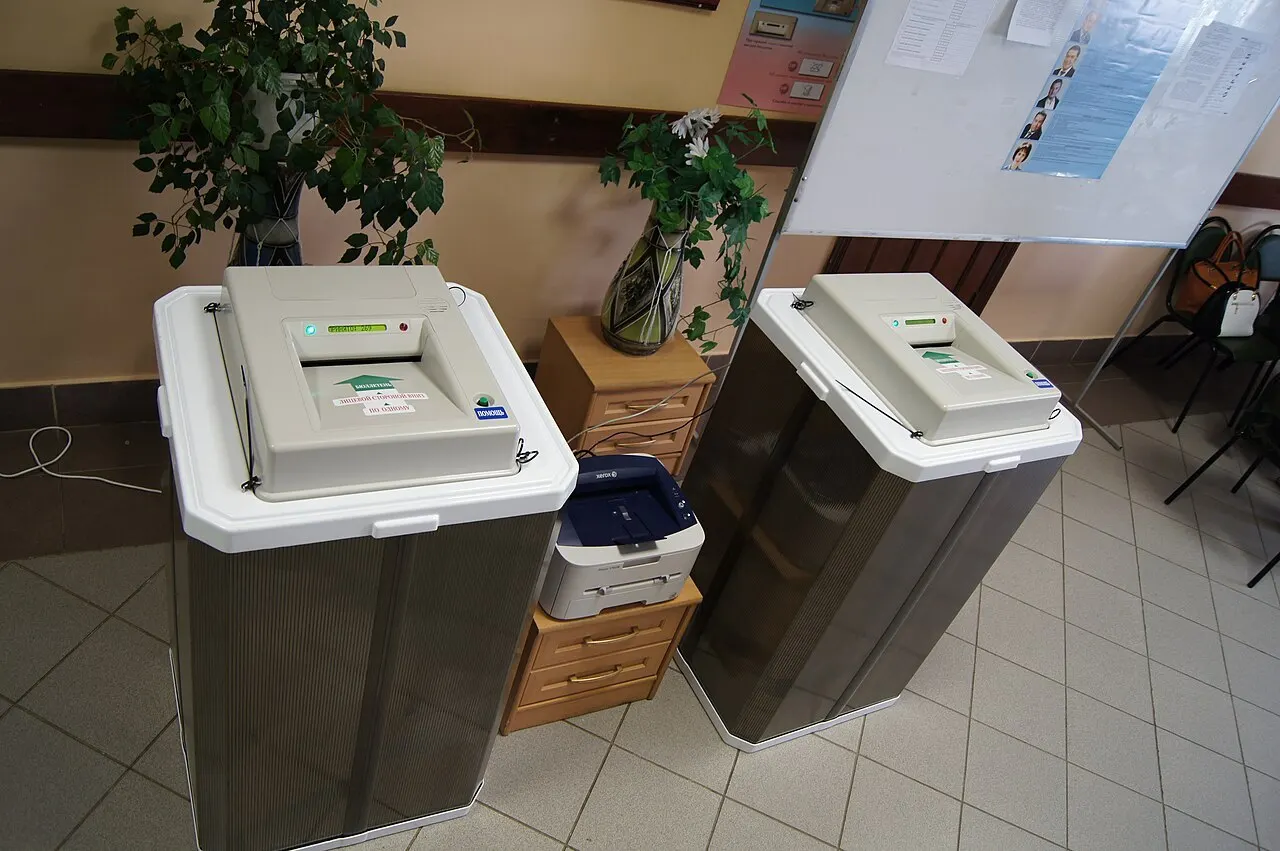 Из‑за санкций комплексы обработки бюллетеней не будут применяться на участках города, что может повлиять на подсчёт голосов.