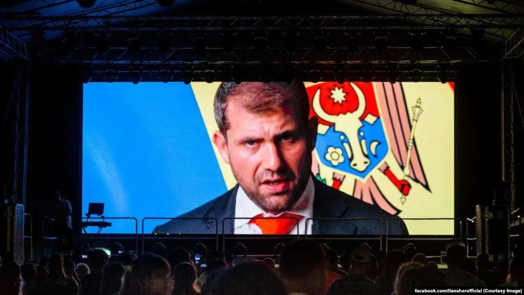 Платежная структура A7, связанная с Кремлём, якобы провела через банки более 6,9 млрд долларов, обходя санкции. В цепочке — сеть подставных фирм и банки по всему миру, часть платежей — на товары военного назначения.
