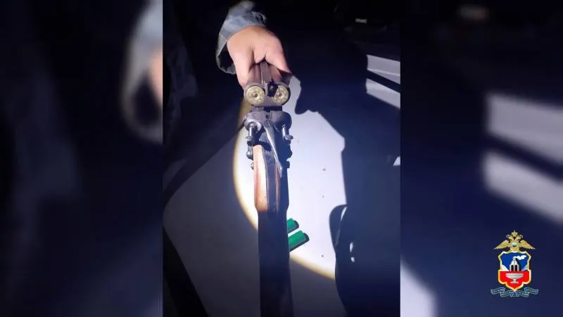 В Красногорском районе задержали троих местных жителей по подозрению в незаконном отстреле двух косуль. У задержанных изъяты туши животных и оружие; ущерб оценивается в 80 тысяч рублей. Возбуждено уголовное дело, подозреваемым избрана подписка о невыезде.