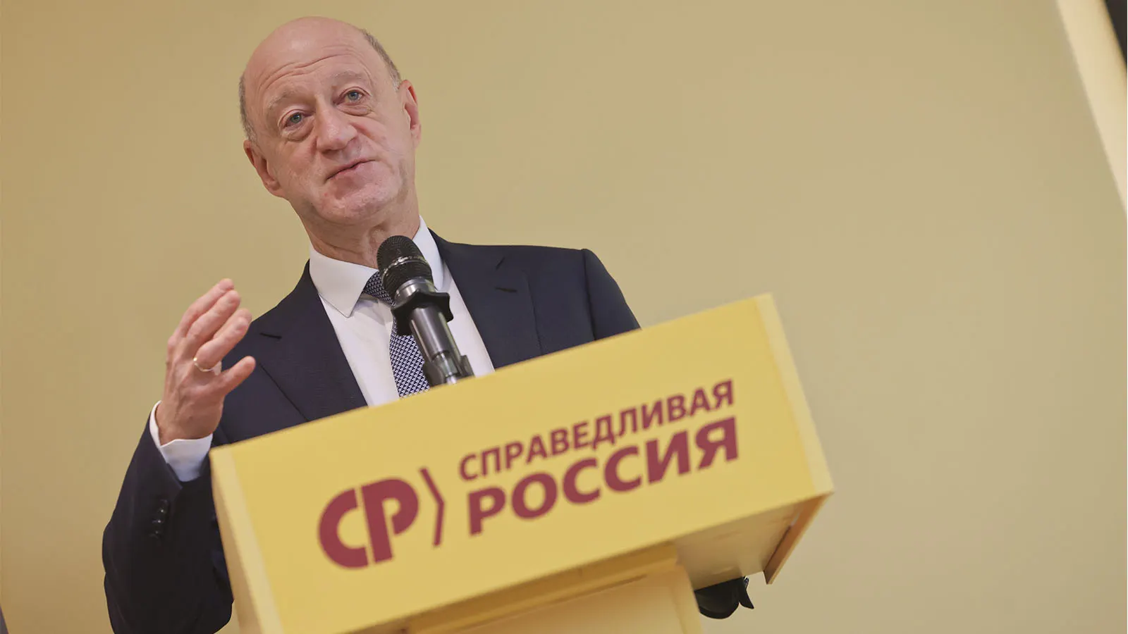 Ключевые фигуры партии обсуждают будущее после травмы Миронова; Бабаков может возглавить партию, пока Миронов восстанавливается.