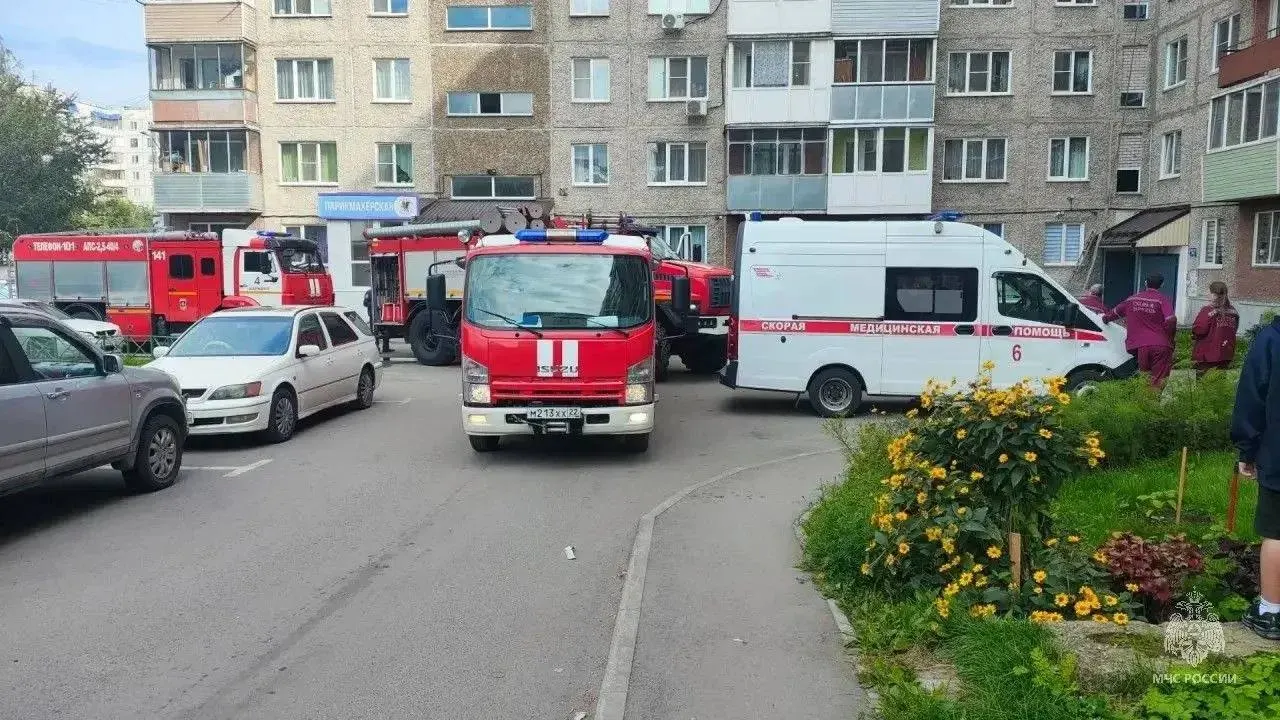 На улице Антона Петрова в Барнауле загорелась кухня в квартире многоэтажного дома. Площадь пожара — 5 квадратных метров. Двоих эвакуировали, пострадавших нет.