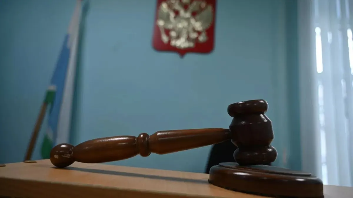 Суд принял решение о выплате 3,7 млн рублей арендаторке за ущерб после пожара; причиной возгорания стал неисправный электрощит.